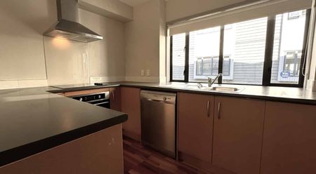 Lovely north facing 3 bedroom apartment - Photo 4