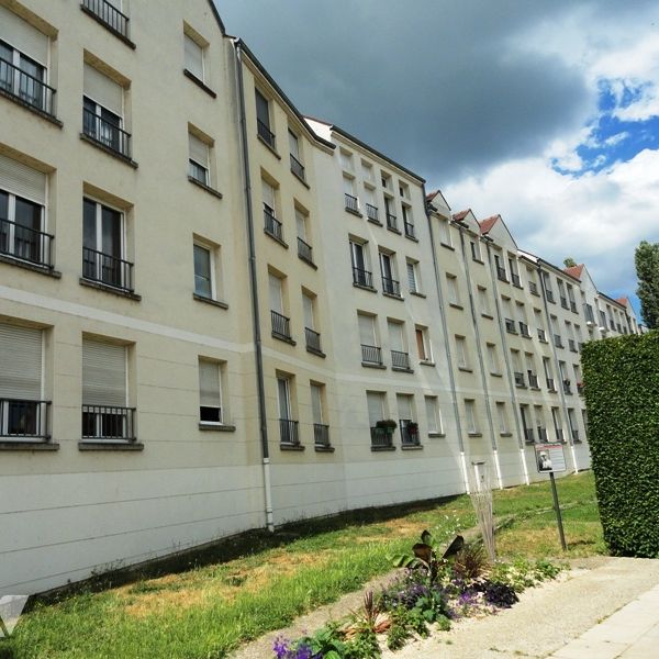 Appartement de 35 M² avec entrée avec placard, sdb+wc, séjour, cuisine. Place de parking extérieure. - Photo 1