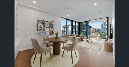 Spacious 4 Bedroom Fresh Apartment!! - Photo 2