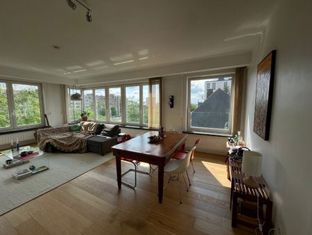 Ruim, lichtrijk appartement met garage én berging (kelder). - Photo 4