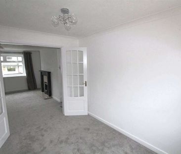 Unfurnished Three Bedroom Semi-Detached House in Royton with a good-sized driveway to the front of the property, a large rear garden and ample storage throughout. - Photo 3
