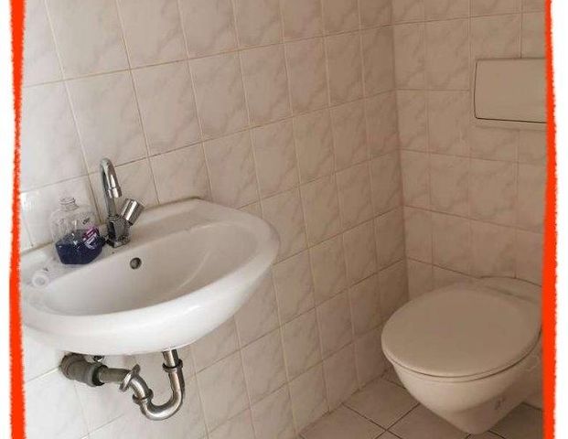 3-Zimmer-Altbauwohnung mit EINBAUKÜCHE mitten in der Zwickauer CITY - Photo 1