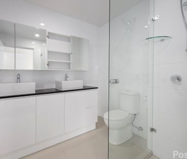 Generous Apartment – Stunning Views - Outstanding Value! - Photo 5