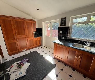 3 bedroom semi-detached house to rent - Photo 6