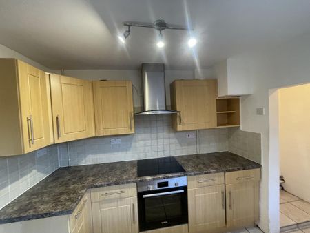 3 bedroom terraced house to rent - Photo 5