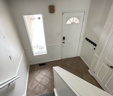 For Lease - 1264 Coleman Court, Innisfil, Ontario - Photo 1