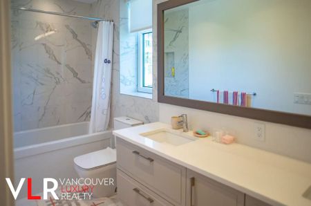 Townhouse in Vancouver West Side, BC - Photo 3