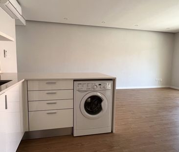 Soalheiro apartamento renovado, em frente à praia, na Parede. - Photo 2