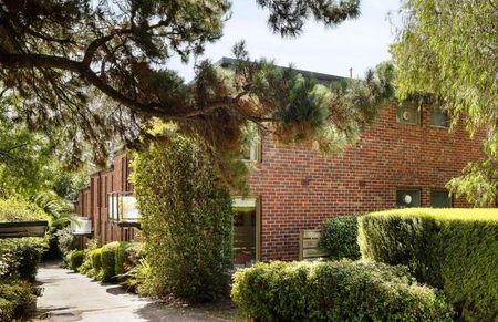 8/3 Rotherwood Road, Ivanhoe East VIC 3079 - Photo 5