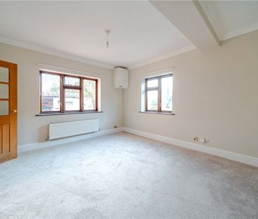 A four bedroom detached property situated within Lichfield, Staffor... - Photo 6