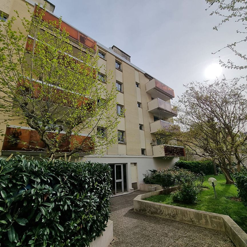 Appartement Bois Colombes "Gare" 2 pièces Terrasse et Balcon - Photo 1