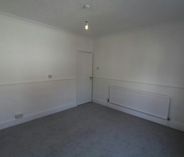 Terraced House to rent on - Photo 2