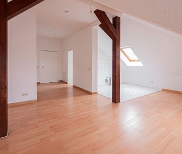 Hübsche, kleine Dachwohnung, perfekt für Singles! - Foto 2