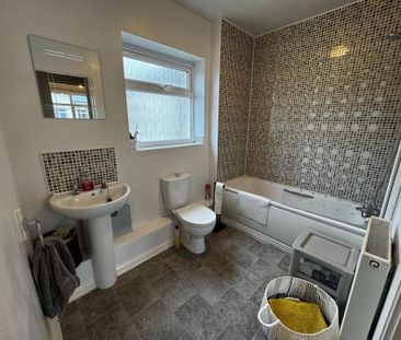 2 bedroom flat to rent - Photo 6