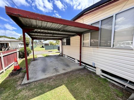 RENOVATED 2 BEDROOM COTTAGE - Photo 2