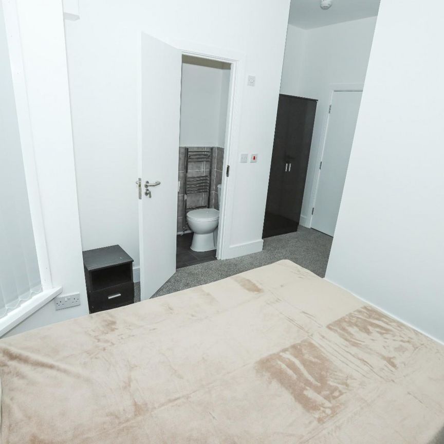 5 bedroom House To Let Total Size: 1561 SQ FT - Photo 1