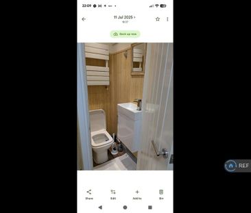 1 bedroom in a house share to rent - Photo 4