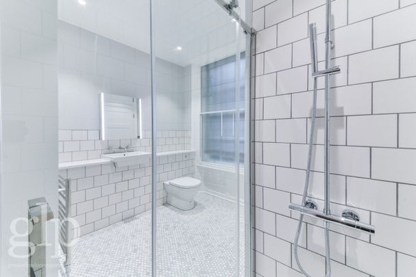 Flat, Carnaby Street, Soho, W1F - Photo 1