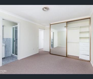 Three Bedroom Townhome - Walk To Shops & Schools - Photo 4