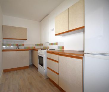 2 Bed Flat - Conversion - Photo 5