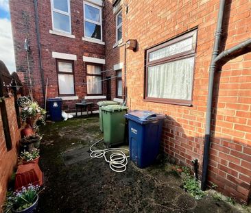 3 bedroom flat to rent - Photo 1