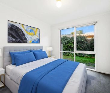 Newly Re-Carpeted 2 Bedroom, 2 Living, With Secure Double Garage To... - Photo 4