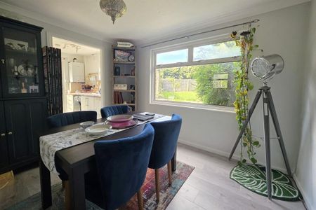 3 bedroom semi-detached house to rent - Photo 3