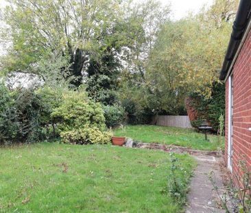 2 bedroom semi-detached bungalow to rent - Photo 4
