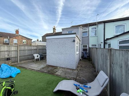 3 bedroom end of terrace house to rent - Photo 3