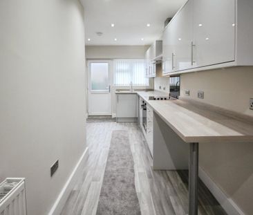 3 bedroom terraced house to rent - Photo 1