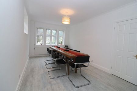 5 bedroom detached house to rent - Photo 2