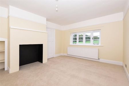 4 bedroom detached house to rent - Photo 2