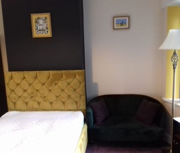 Room in a Shared House, Brentbridge Road, M14 - Photo 2