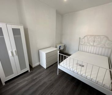 Room in a Shared House, Pembroke Street, M6 - Photo 5