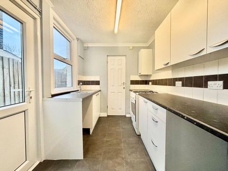 3 bedroom terraced house to rent - Photo 5