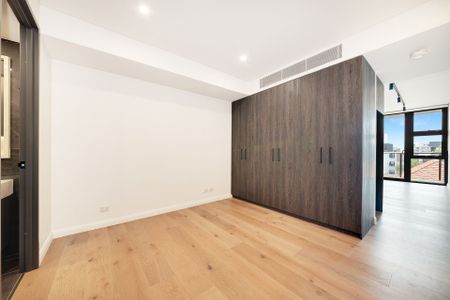 Modern Studio Apartment With Deluxe Finishes - Photo 4