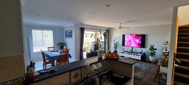 3-bedroom shared unit, Smith St - Photo 1