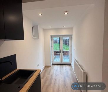 2 bedroom end of terrace house to rent - Photo 4