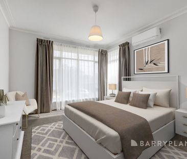 Spacious Family Home in the Heart of Glen Waverley - Photo 3