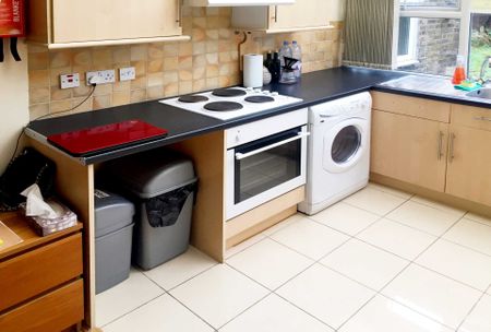 Price £1,250 pcm - Available 10/01/2026 - Furnished - Photo 4