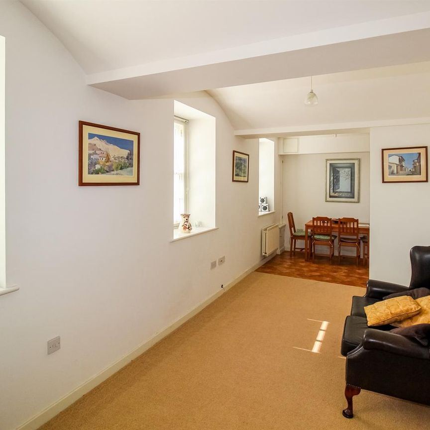 Tuke Grove, Wakefield - Photo 1