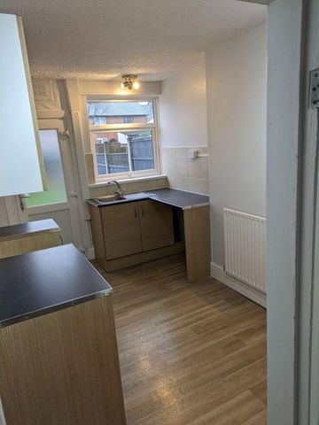 2 bedroom terraced house to rent - Photo 4