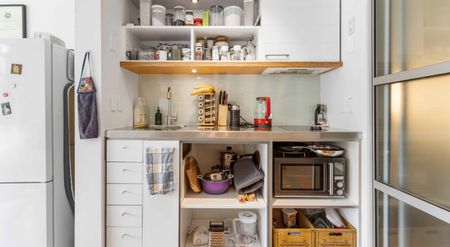 Superb Apartment with Carpark - Photo 4