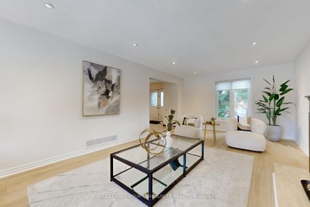 For Lease - 170 Garden Avenue, Richmond Hill, Ontario - Photo 2