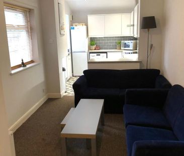 6 bedroom terraced house to rent - Photo 2