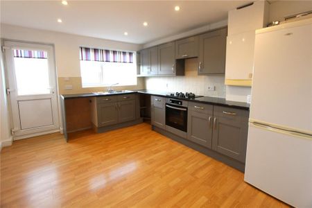 4 bedroom detached house to rent - Photo 4