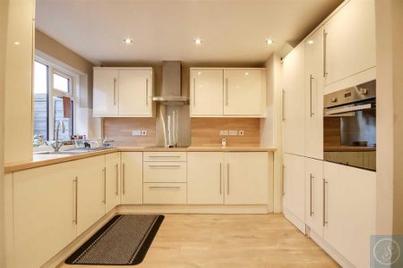 3 bedroom terraced house to rent - Photo 5