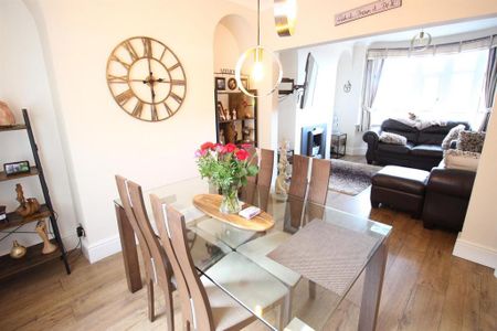 3 bedroom property to rent - Photo 3