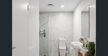 Modern One-Bedroom Apartment with Balcony – Walk to Everything! - Photo 2