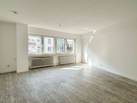 WUPPERTAL-ZENTRUM: HELLE & GROßZÜGIGE 3-ZIMMERWOHNUNG IN ELBERFELD-MITTE +AUFZUG +KÜCHE +NEUES BAD - Photo 2